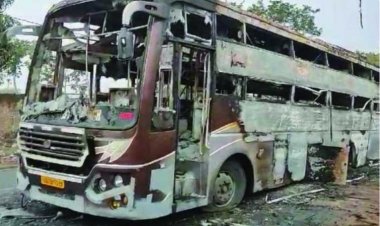 प्रयागराज से छत्तीसगढ़ के दुर्ग जा रही चलती बस में आधी रात को लगी भीषण आग