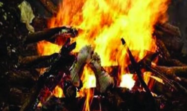 अंतिम संस्कार के कुछ सेकेंड पहले जब चिता से उठकर बैठी महिला, बोली मैं अभी जिन्दा हूं