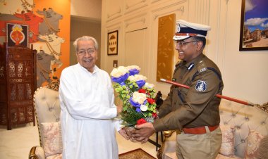 राज्यपाल श्री हरिचंदन से नवनियुक्त पुलिस महानिरीक्षक ने की सौजन्य भेंट