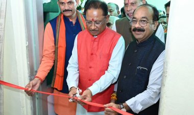 मुख्यमंत्री ने हेल्थ कैंप में अपना बीपी शुगर जांच कर स्वास्थ्य जागरूकता का दिया संदेश स्वास्थ्य जागरूकता का दिया संदेश