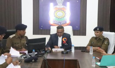 पुलिस महानिरीक्षक दुर्ग रेंज ने दुर्ग जिले के राजपत्रित अधिकारियो, थाना/ चौकी प्रभारियो की ली अपराध समीक्षा बैठक