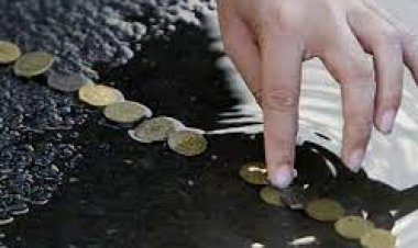 नदियों में क्यों फेंके जाते हैं सिक्के? 90% लोग नहीं जानते होंगे सही वजह