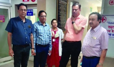 संभाग आयुक्त ने किया जिला चिकित्सालय का निरीक्षण