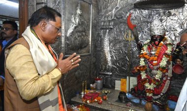 मुख्यमंत्री ने मां काली की पूजा-अर्चना कर लिया आशीर्वाद