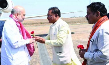 रायपुर पहुंचे केंद्रीय गृहमंत्री अमित शाह का CM विष्णुदेव साय और गृहमंत्री विजय शर्मा ने किया स्वागत