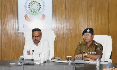 पुलिस महानिरीक्षक दुर्ग रेंज दुर्ग ने जिला बालोद में  जिले के वरिष्ठ अधिकारियों के साथ ली विशेष मीटिंग,स्मार्ट एवं हाईटेक पुलिसिंग पर दिया जोर