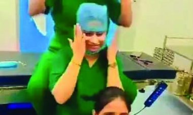 ऑपरेशन थिएटर में रील बनाने वाली 3 सरकारी नर्सों पर कार्रवाई