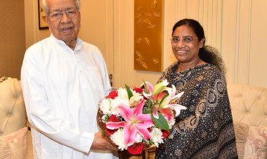 राज्यपाल श्री हरिचंदन से सुश्री उसेंडी ने सौजन्य भेंट की