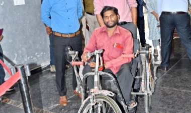 जनदर्शन: कलेक्टर आमजनों की समस्याओं से हुए रूबरू, संवेदनशील मामलों का मौके पर हुआ निराकरण मुंगेली