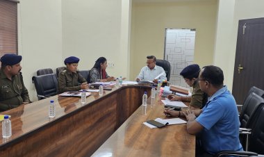 पुलिस महानिरीक्षक दुर्ग रेंज की अहम बैठक: ऑनलाइन सट्टा महादेव एप के आरोपियों के केस में त्वरित कार्रवाई के लिए दिए निर्देश