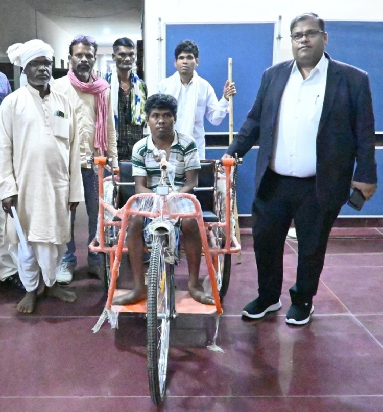कलीराम को मिली नयी ट्रायसाइकिल : किसी दूसरे का सहारा अब नहीं लेना पड़ेगा : मुख्यमंत्री को दिया धन्यवाद