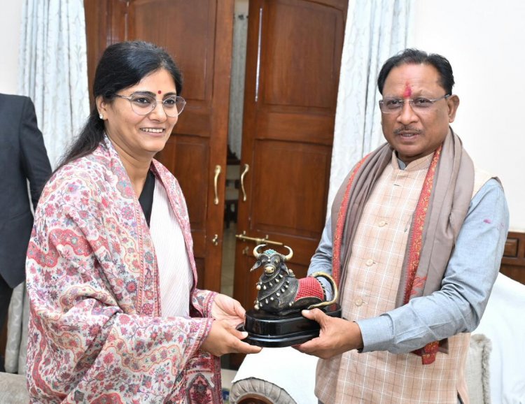 मुख्यमंत्री साय से केंद्रीय राज्यमंत्री श्रीमती अनुप्रिया पटेल ने की सौजन्य मुलाकात