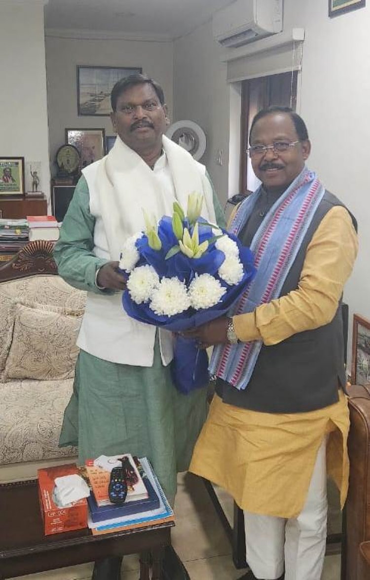 मंत्री रामविचार नेताम ने दिल्ली में केंद्रीय मंत्री मनसुख मांडवीय औरअर्जुन मुंडा से की सौजन्य मुलाकात