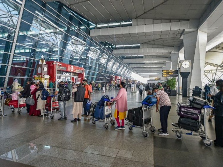 एयरपोर्ट्स पर हजारो लोग हुए परेशान, डीजीसीए तक पहुंची सिर्फ 732 शिकायतें