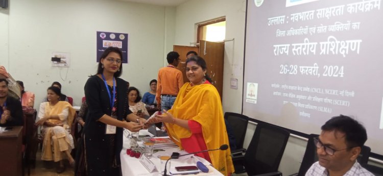 साक्षरता के लिए अक्षरों की आकृतियों को ध्वनि से जोड़कर अर्थपूर्ण सामग्री तैयार कर समझ बढ़ा सकते है