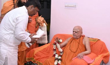 पीठाधीश्वर शंकराचार्य श्री निश्चलानंद सरस्वती महाराज से वन मंत्री श्री केदार कश्यप ने लिया आशीर्वाद