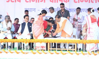 मुख्यमंत्री श्री साय शहीद वीर बुधु भगत जयंती समारोह एवं उरांव समाज के वार्षिक सम्मेलन में हुए शामिल