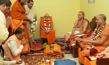 मुख्यमंत्री श्री विष्णु देव साय ने ज्योतिष पीठ के शंकराचार्य जगद्गुरु स्वामी श्री अविमुक्तेश्वरानंद सरस्वती जी तथा शारदा पीठ के शंकराचार्य जगद्गुरु स्वामी सदानंद सरस्वती जी के किए दर्शन