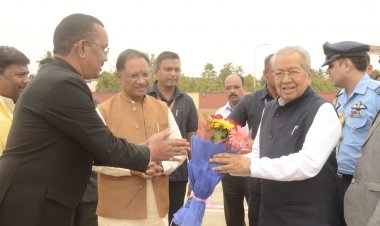 राज्यपाल और मुख्यमंत्री का एयरपोर्ट में किया गया आत्मीय स्वागत राज्यपाल श्री विश्वभूषण हरिचंदन