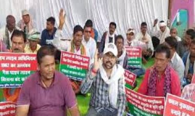 दुर्ग जिला मुख्यालय में 21 गांवों के किसान धरने पर बैठे