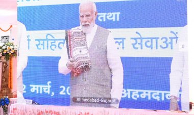 प्रधानमंत्री ने बटन दबा कर विकास परियोजनाओं का लोकार्पण एवम शिलान्यास किया