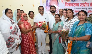 दुर्ग लोकसभा प्रत्याशी राजेन्द्र साहू द्वारा अपने चुनावी दौरे में आज अपने पैतृक गांव बोरिया नेवनारा पहुँचे