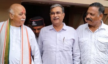 अंतरराष्ट्रीय विश्व हिंदू परिषद के राष्ट्रीय अध्यक्ष प्रवीण तोगड़िया शनिवार को दुर्ग जिले के दौरे पर पहुंचे