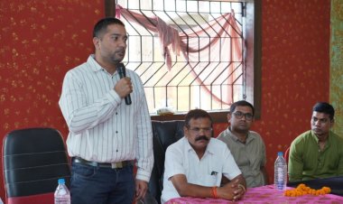 कुम्हारी में कांग्रेस की बैठक में जनसंपर्क अभियान को गति देने का संकल्प,दुर्ग लोकसभा क्षेत्र के कांग्रेस प्रत्याशी राजेन्द्र साहू ने आज ओटेबन्द में विष्णु मंदिर और मेला यज्ञ स्थल पर पूजा-अर्चना कर आशीर्वाद लिया