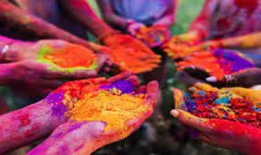 यहां रंग-गुलाल नहीं, बम और बारूद बरसते हैं, होली पर होता है दीवाली सा नजारा