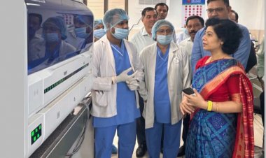 संयुक्त सचिव श्रीमती अनुराधा पटनायक केन्द्रीय स्वास्थ्य मंत्रालय ने हमर लैब और स्वास्थ्य केंद्र का किया भ्रमण