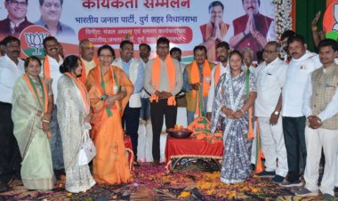 एमआईसी मेंबर व कांग्रेसी पार्षद,पूर्व पार्षद सहित सैकड़ों ने थामा भाजपा का दामन,कार्यकर्ता सम्मेलन में मंत्री ओपी चौधरी सहित वरिष्ठ नेताओं ने पुष्पवर्षा कर किया स्वागत..