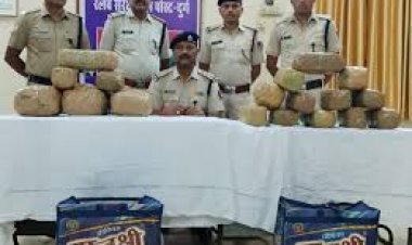 प्री इलेक्शन सीजर अभियान के तहत आर.पी.एफ.पोस्ट दुर्ग व टास्क टीम के द्वारा 18 पैकेट मादक पदार्थ गांजा  लावारिश अवस्था में जप्त