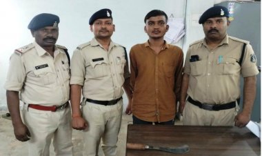राहगीरो को चापड़ दिखाकर डरा धमका रहा था युवक,वैशाली नगर पुलिस  ने किया गिरफ्तार