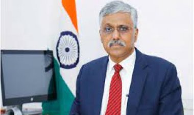 रक्षा सचिव ने उत्तर-पश्चिम क्षेत्र में भारतीय तटरक्षक सुविधा केंद्रों का दौरा किया