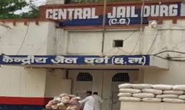 दुर्ग केंद्रीय जेल में छापा पड़ने के बाद शुक्रवार को राउंड अप ऑफिसर अशोक साव को हटा दिया