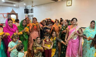 फूलों की होली से महक उठा गंजपारा सुंदर भजनों में झूमे धर्मप्रेमी