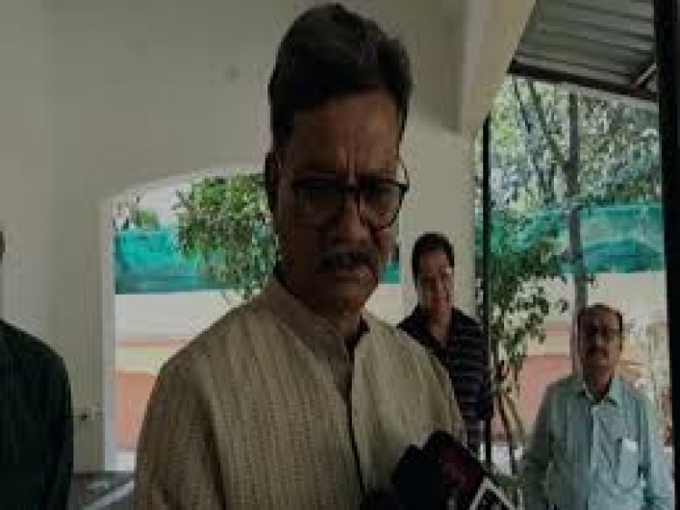 चरणदास महंत छत्तीसगढ़ विधानसभा में नेता प्रतिपक्ष डॉ. चरण दास महंत ने आरोप लगाया कि प्रदेश भर में हमारे कांग्रेस नेताओं को डराया जा रहा