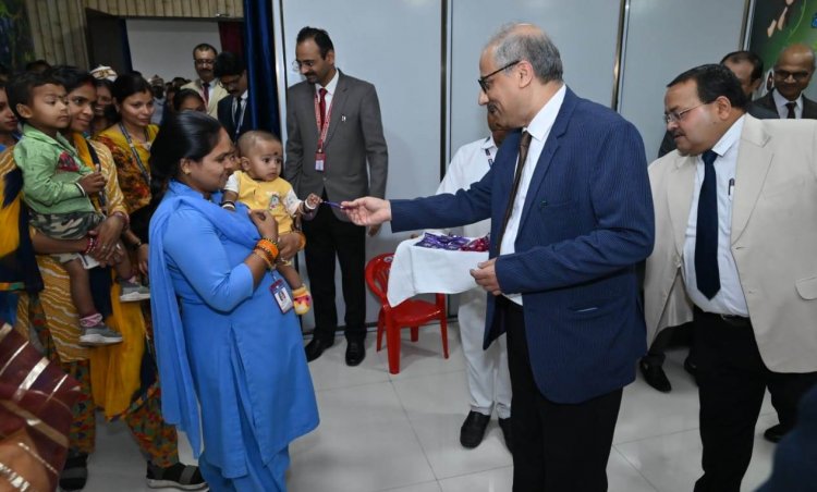 मुख्य न्यायाधीश श्री रमेश सिन्हा द्वारा छत्तीसगढ़ उच्च न्यायालय बिलासपुर के विस्तार भवन में नवीन चिकित्सालय कक्ष एवं बच्चों के झूलाघर का उद्घाटन