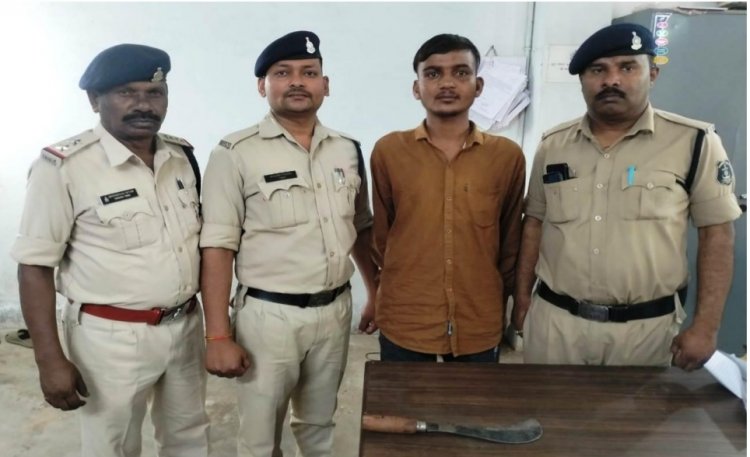 राहगीरो को चापड़ दिखाकर डरा धमका रहा था युवक,वैशाली नगर पुलिस ने किया गिरफ्तार