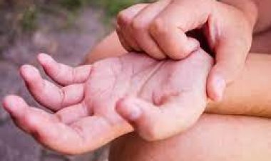 आपके दाएं हाथ में अचानक होती है खुजली? हो सकता है धन लाभ का संकेत, शरीर के अलग-अलग अंगों पर खुजली का क्या है अर्थ?
