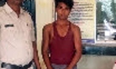 तलवार लहराकर दबंगई, युवक गिरफ्तार