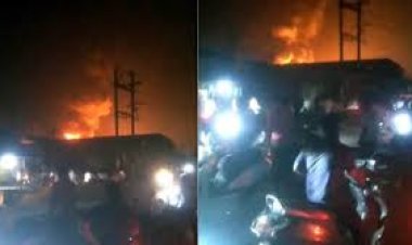 जामुल थाना क्षेत्र के गणेश चौक राजीव नगर स्थित जेएमडी (जय माता दी) पेंट कंपनी में सोमवार की शाम को अचानक भीषण आग लग गई