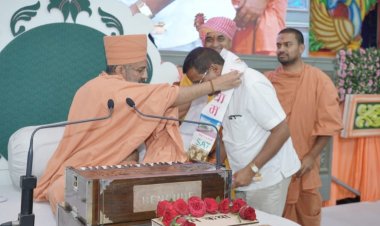 राजेन्द्र साहू ने लिए संत श्री जी का आर्शीवाद लिए