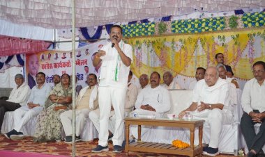 ट्रेनें हो रही थी रद्द तब सांसद कहा थे, जिले सांसद निधि का कही भी उपयोग नही दिखता, भाजपा सांसद जनता से 5 साल दूर रहे है