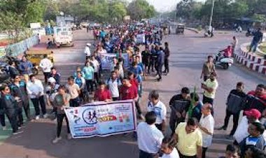 स्वीप कार्यक्रम के तहत भिलाई के सेक्टर 9 चौक से ’भिलाई रन्स फॉर वोट’ मैराथान का आयोजन किया गया