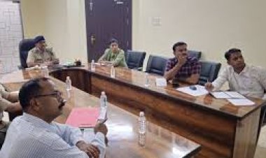 पुलिस महानिरीक्षक दुर्ग रेंज रामगोपाल गर्ग और पुलिस महानिरीक्षक राजनांदगांव रेंज दीपक झा के द्वारा इंटर डिस्ट्रिक्ट बॉर्डर मीटिंग वीडियो कॉन्फ्रेंसिंग के माध्यम से ली गई