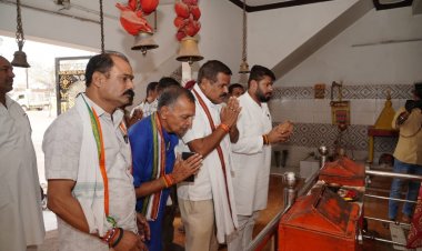 दुर्ग लोकसभा प्रत्याशी राजेन्द्र साहू ने आज पूरे जिले के विभिन्न मंदिरों में माता के दर्शन किये..