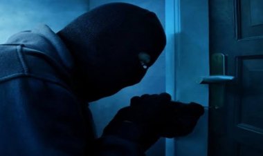 दुकान संचालक को कमरे में बंद कर सोने-चांदी के जेवर ले गए चोर