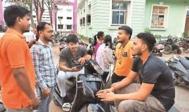 युवाओं का  कहना है कि उन्हें ऐसा सांसद चाहिए जो बेरोजगार युवाओं को रोजागर दिलाने के साथ स्वरोजगार के अवसर भी बढ़ाए