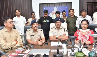 VIP कैफे में दबिश के दौरान हुए बड़ा खुलासा,दबिश के दौरान मिले हुक्का पाट, फ्‌लेवर एवं महादेव सट्टा एप से जुड़े सीम, चेकबुक लेपटाप एवं मोबाईल जप्त